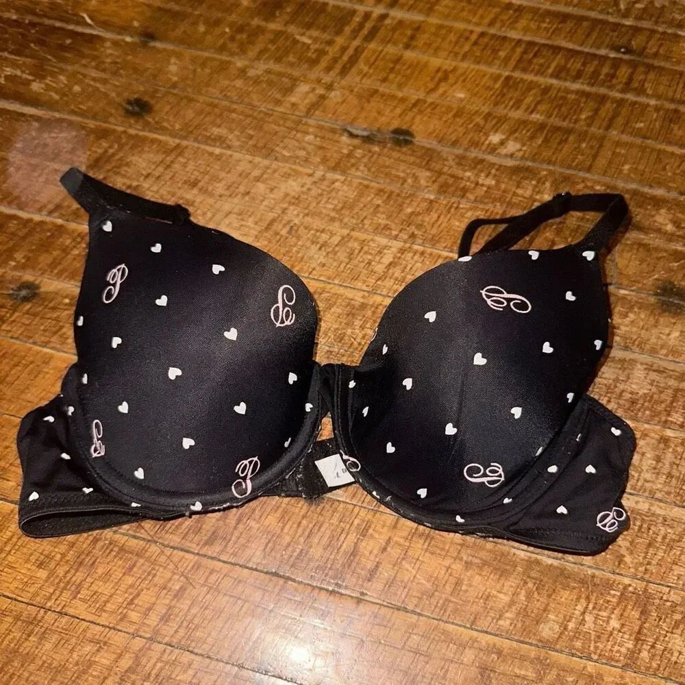 Victoria’s Secret lightly lined polka dot 34B T-shirt bra